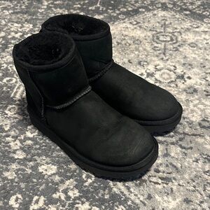 Classic Mini Ugg Black